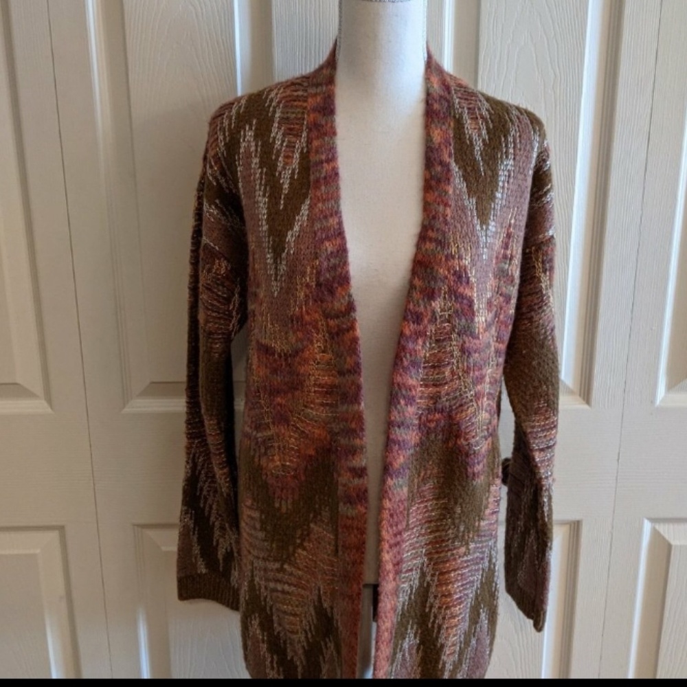 Lucky swing neutral sweater in retro colors